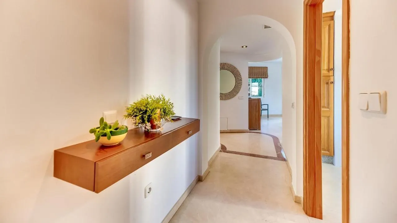 Contemporaly Huge Riyad Apartment Estepona