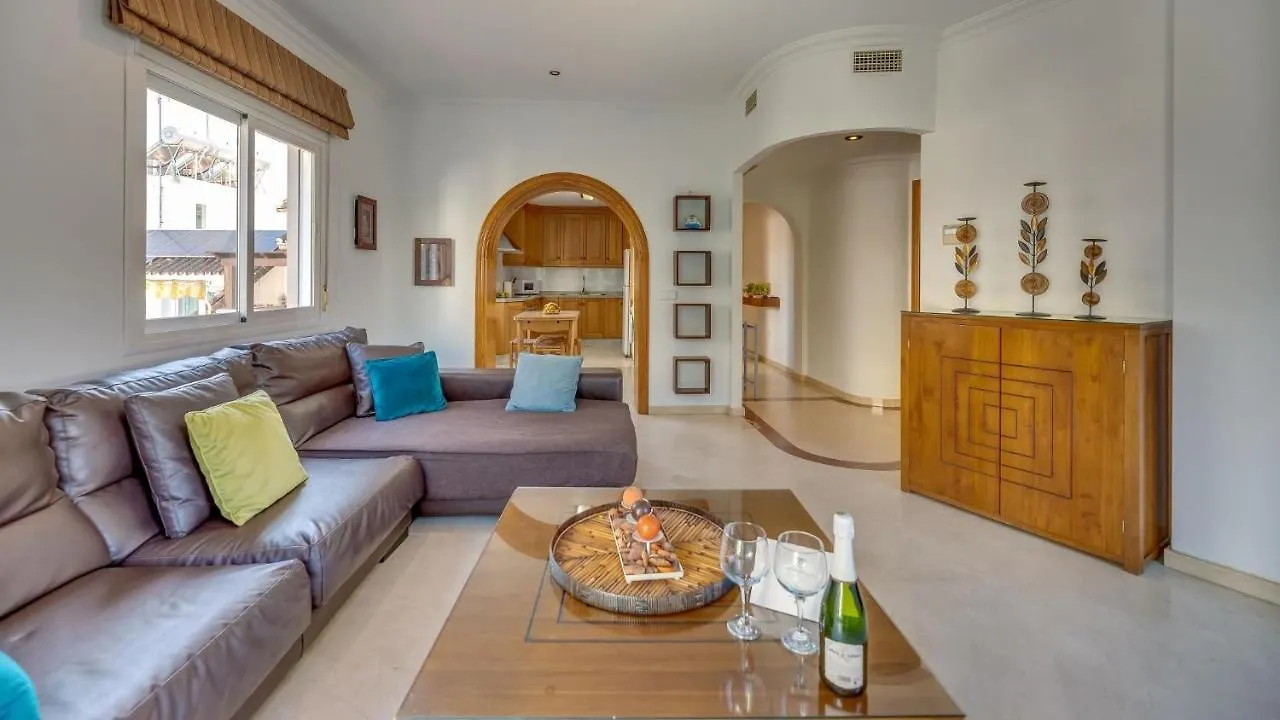 Contemporaly Huge Riyad Apartment Estepona 0*,